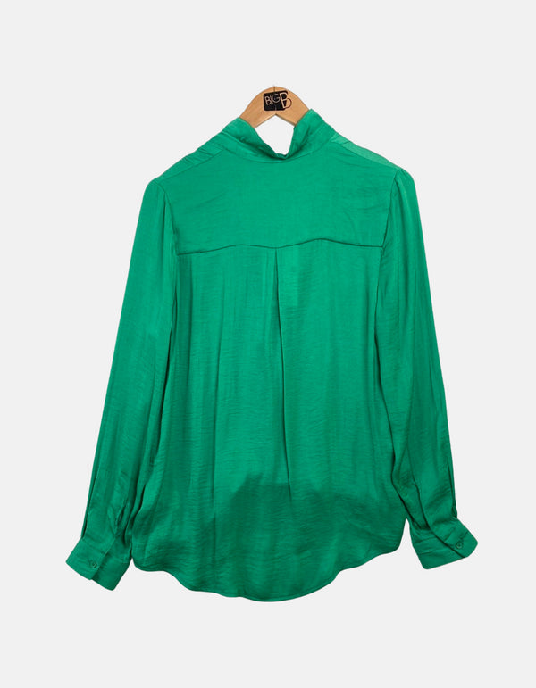 Elegant Emerald Green Button-Up Blouse with Long Sleeves